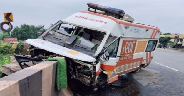 108 Ambulance Crashes into Divider on NH-16 in Jajpur; Driver, Attendant Injured